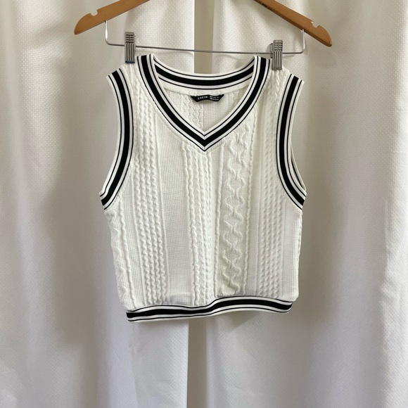 SHEIN Sweaters - 🦋Shein black x white sweater vest